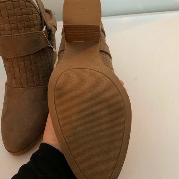 Universal Threads Strap heel Booties - 7.5 - Taupe - Picture 6 of 8